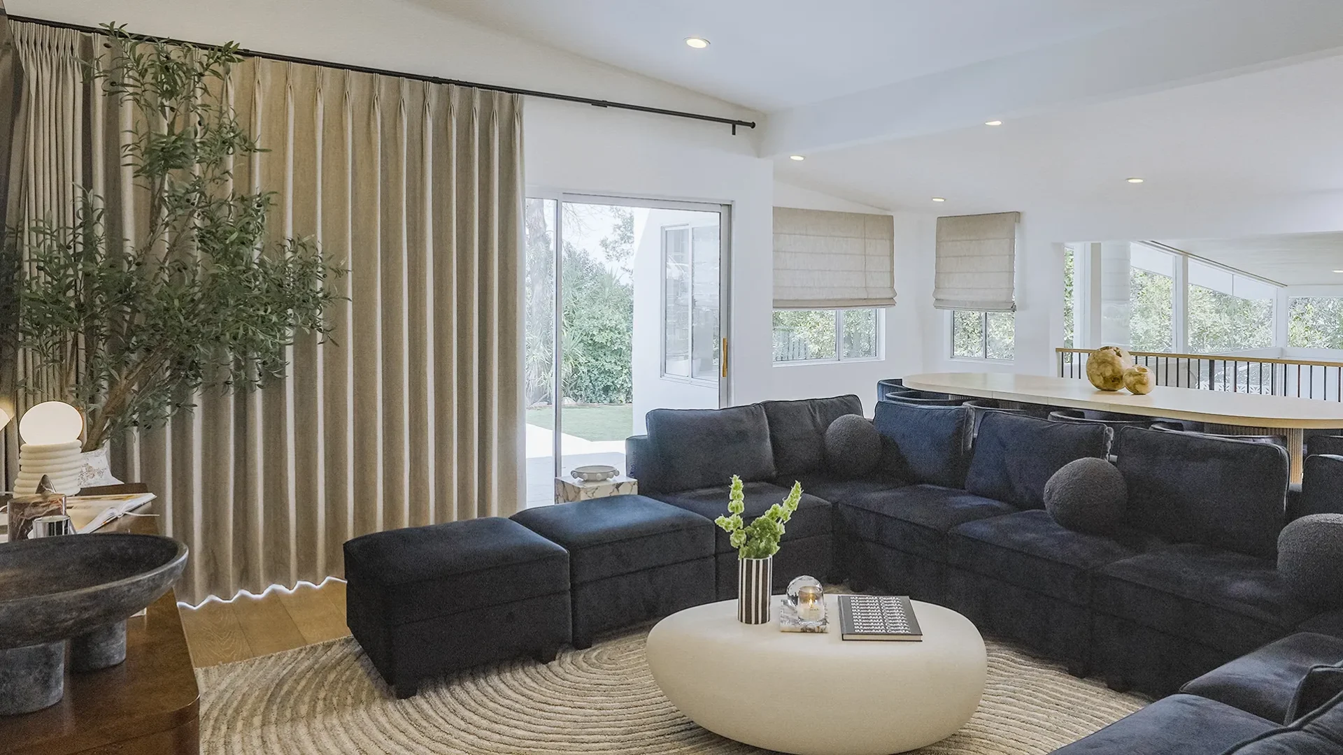 rèm cửa chống nhìn xuyên cho cửa kính lớn