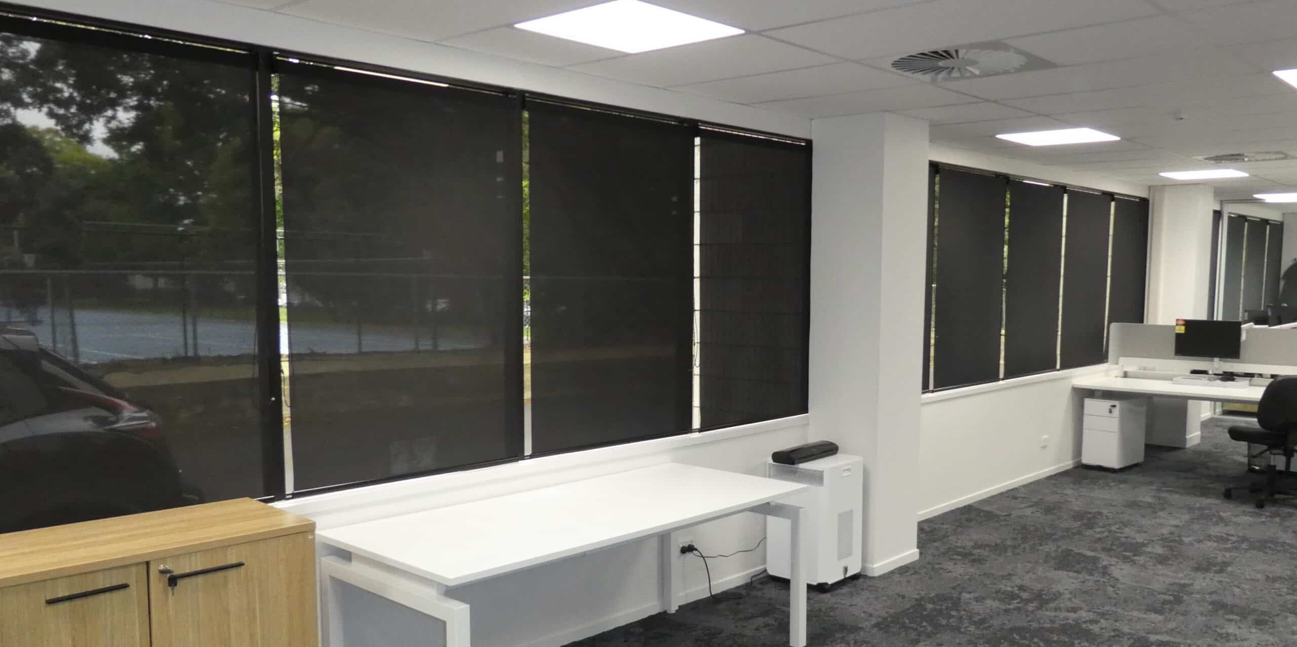 rèm cửa chống nóng nhà kính showroom nhiều ánh sáng