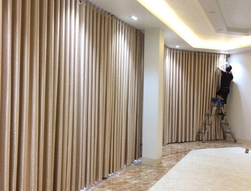 rèm cửa màu kem sang trọng cho phòng khách rộng