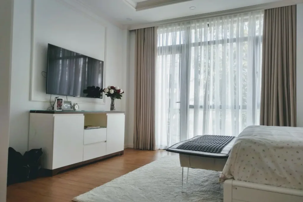 rèm cửa phong cách tối giản màu trung tính cho căn hộ hiện đại