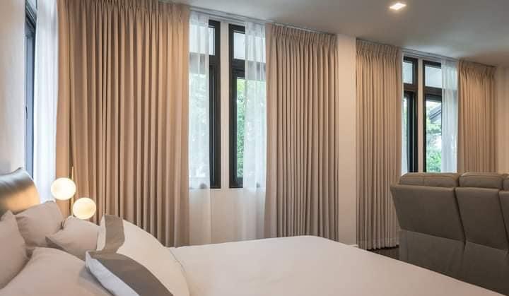 thi công rèm cửa màu be hiện đại căn hộ chung cư