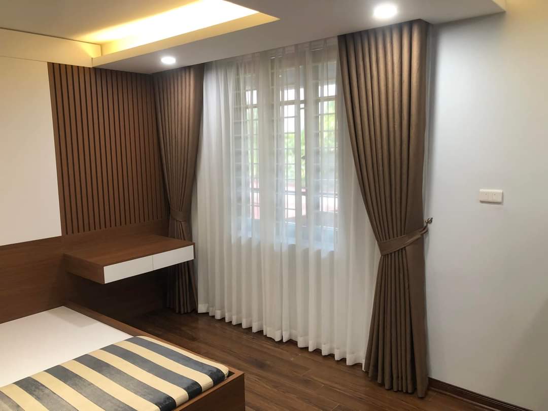 trưng bày bộ sưu tập rèm cửa cao cấp tại showroom