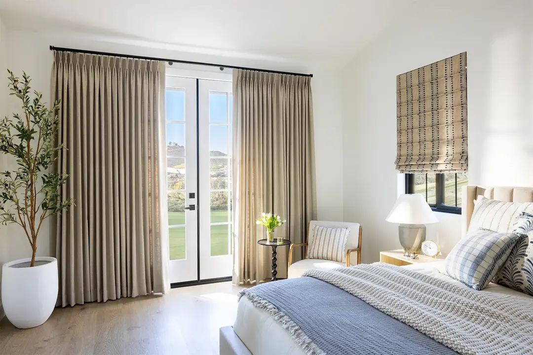 Rèm cửa sổ phòng ngủ chống muỗi hiệu quả an toàn