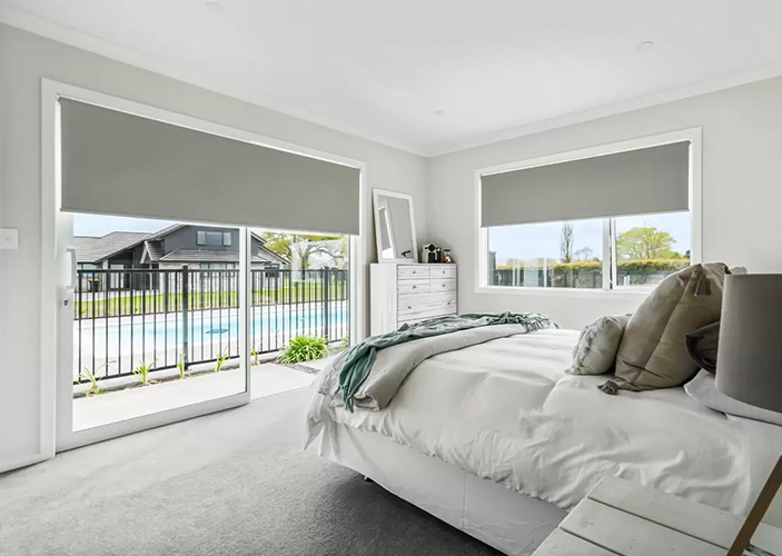 mẫu rèm cuốn cửa sổ phòng ngủ đẹp tiện lợi