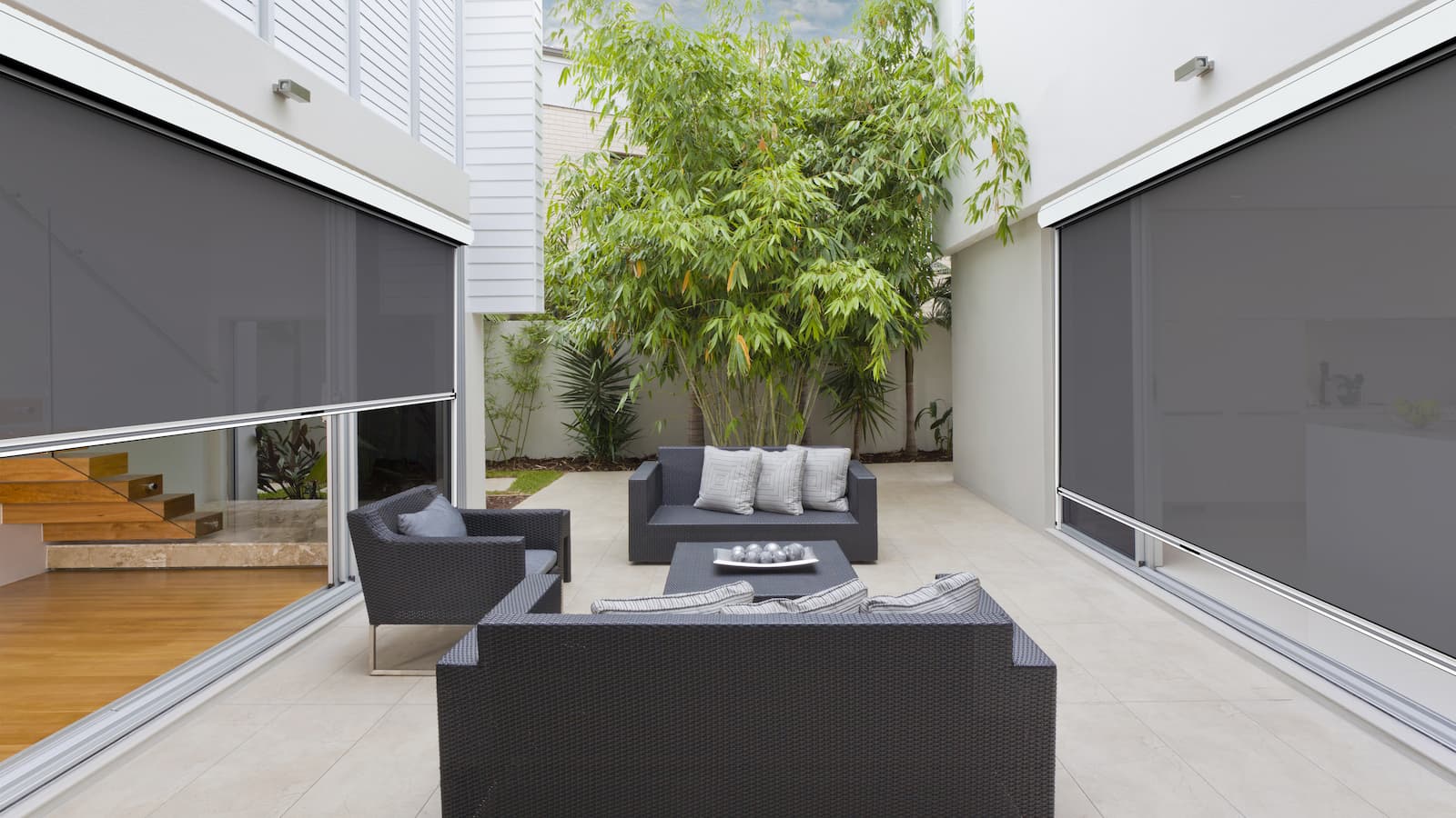 mô hình hệ ray kín rèm zipper hoạt động thế nào chống gió