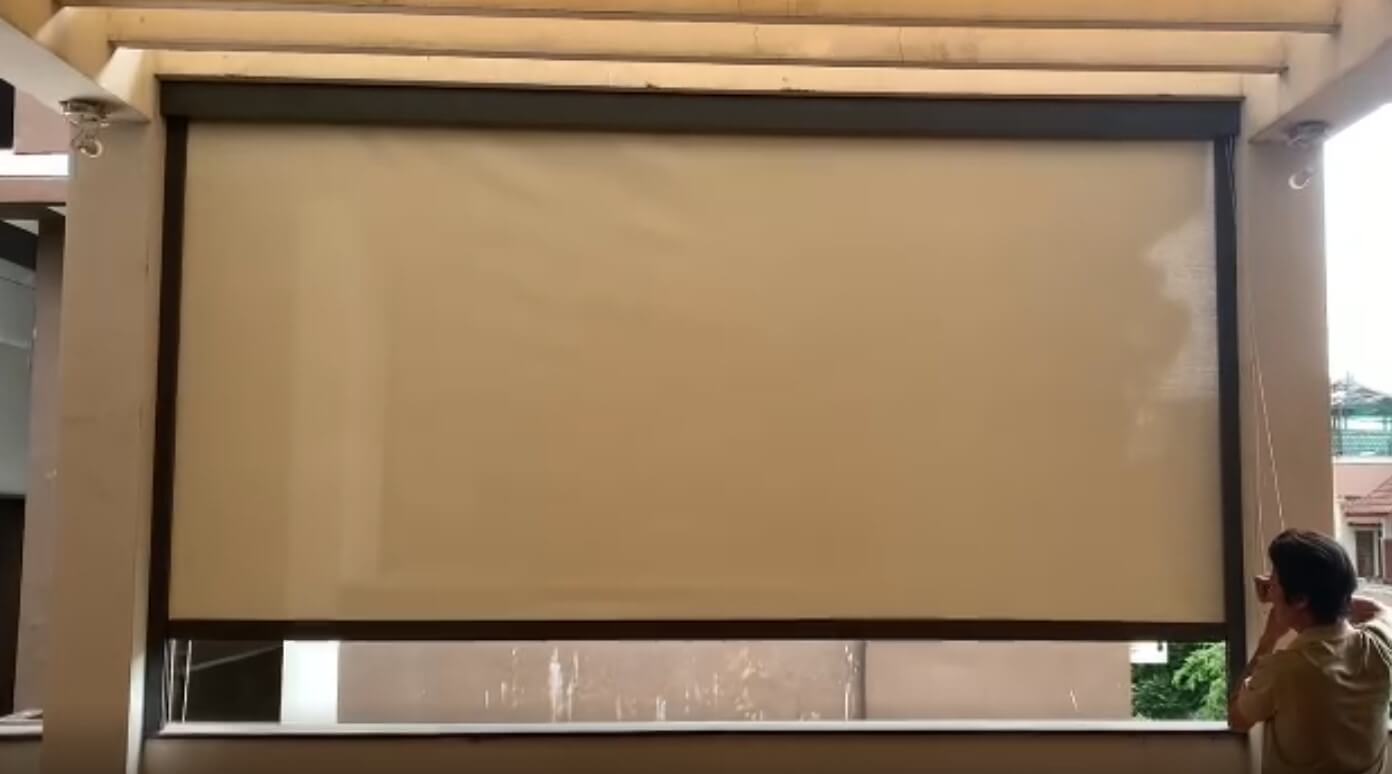 rèm cuốn zipper mặt tiền kính chống chói