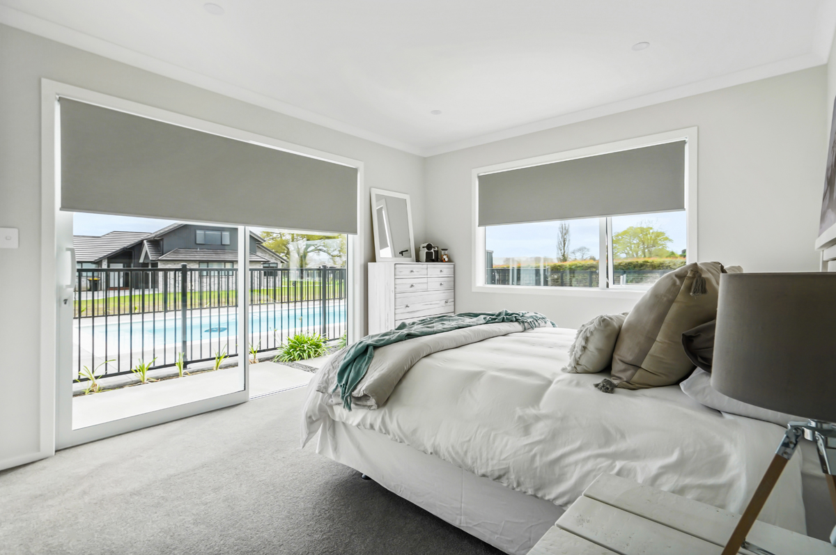 nên dùng rèm vải hay rèm cuốn cho phòng ngủ loại nào tốt hơn