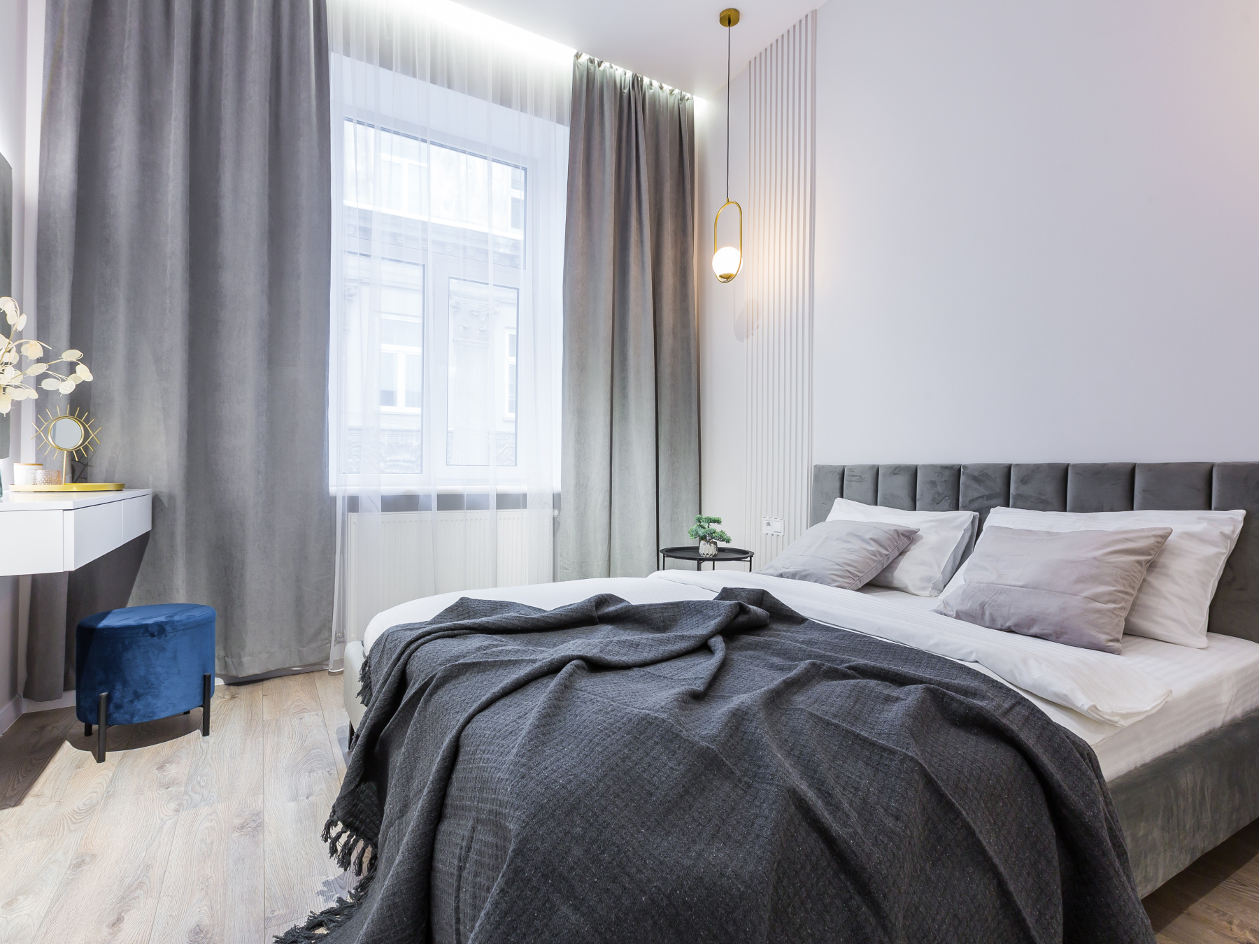 ray rèm âm trần phòng ngủ vận hành êm ái bền bỉ