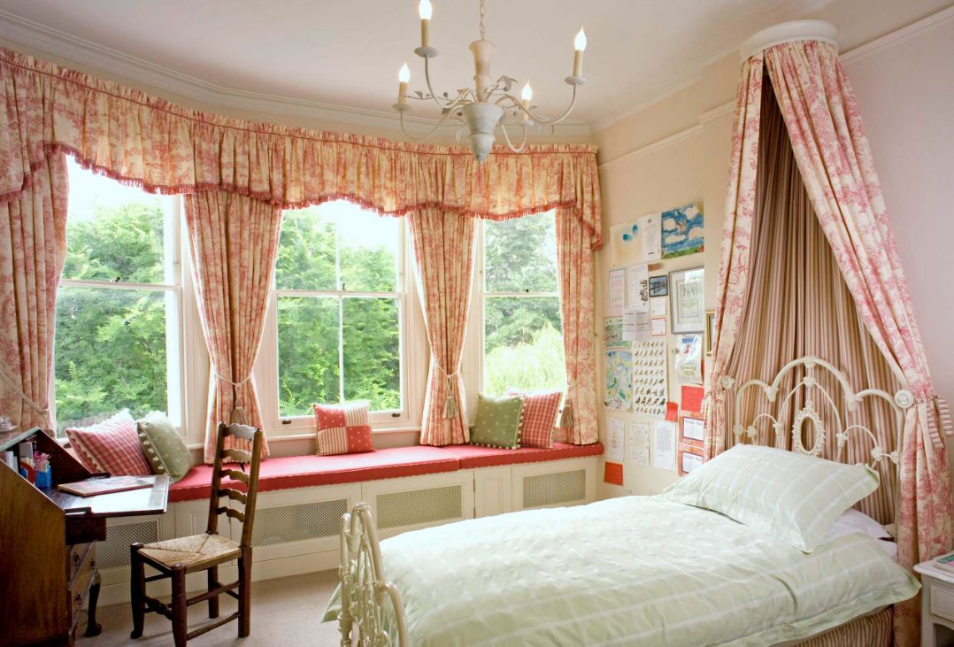 rèm cửa phòng ngủ có cần cản sáng không loại blackout chống nắng hiệu quả