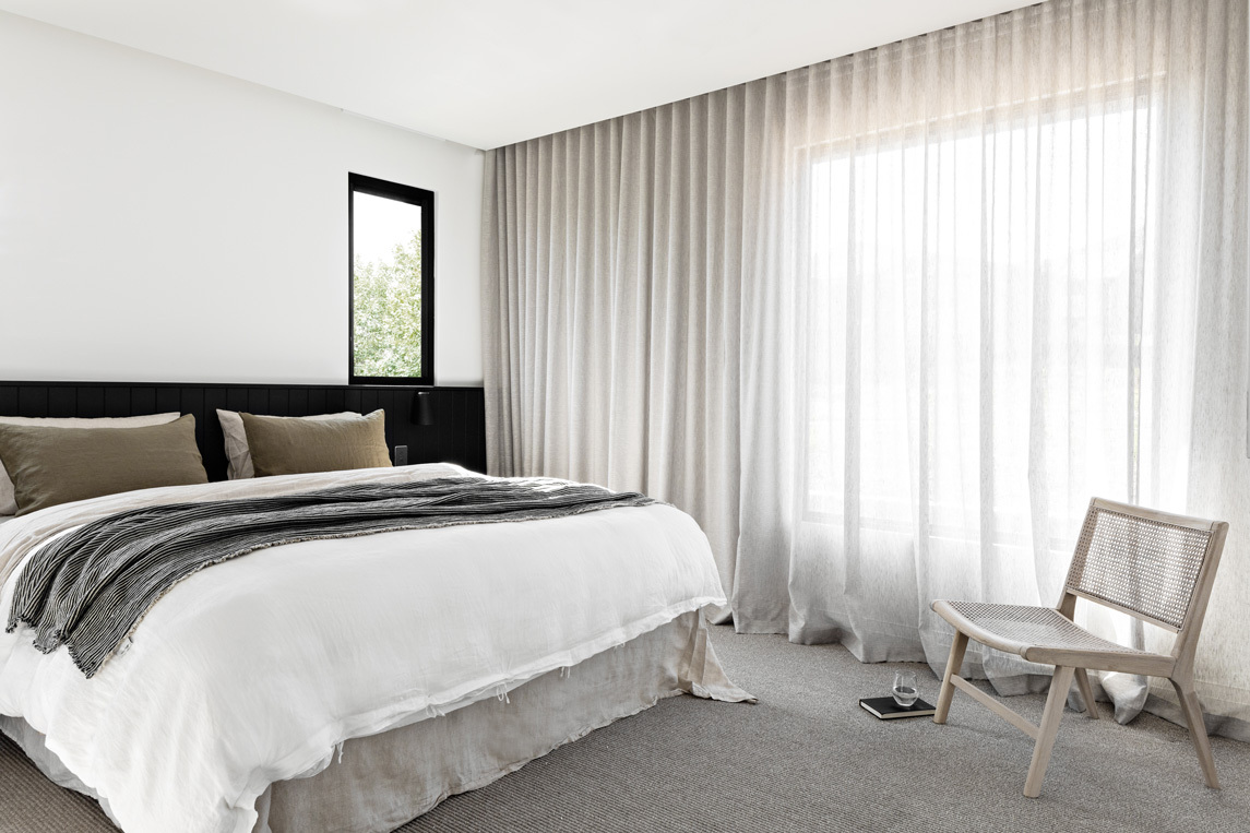 rèm cửa phòng ngủ style Hàn Quốc màu trắng nhẹ nhàng tinh tế