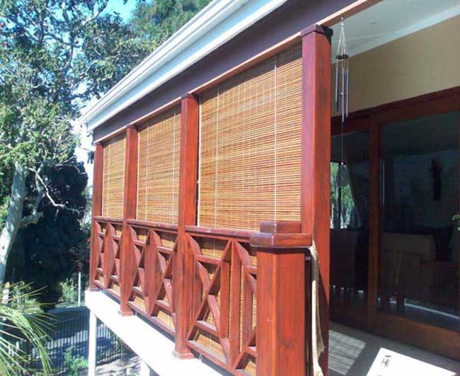 Lắp đặt rèm sáo nhựa che nắng mưa ngoài trời bền đẹp hiện đại