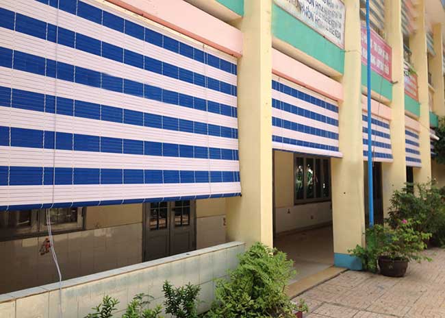 Mẫu màn sáo cuốn ngoài trời hiện đại phù hợp nhà phố