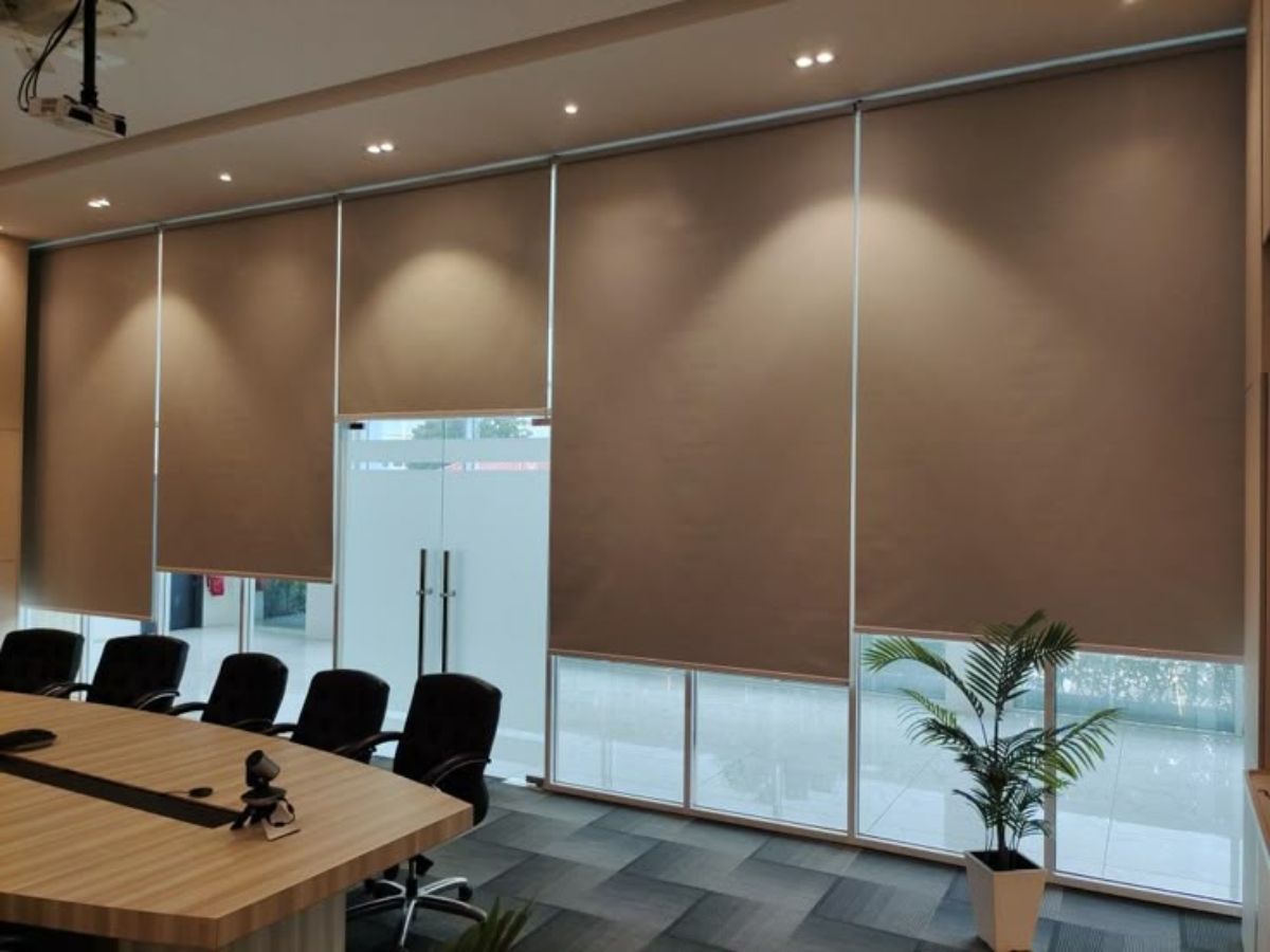 Rèm cuốn văn phòng Nhà Bè chống nắng hiệu quả cho không gian doanh nghiệp