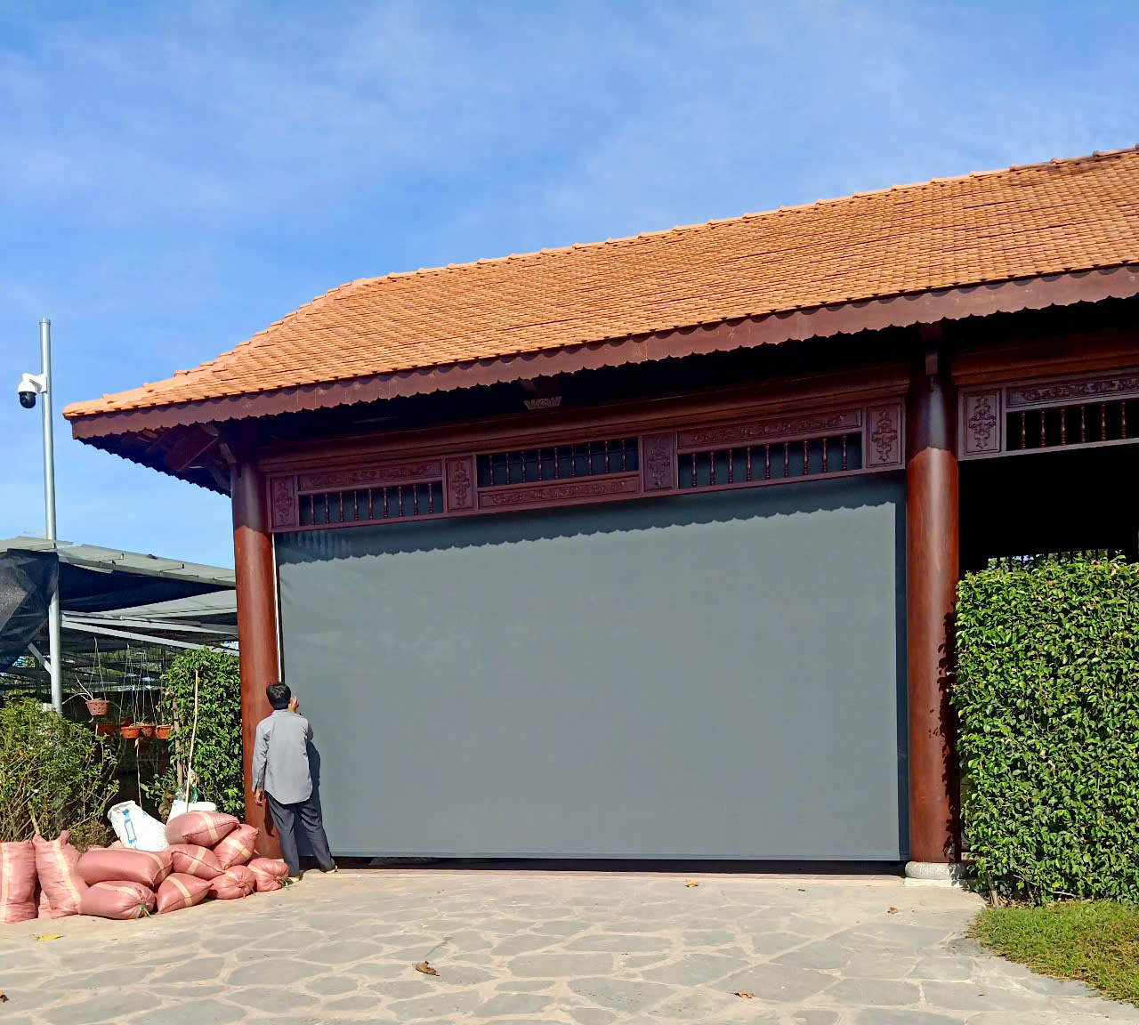 Kiểm tra khả năng chống cong vênh của rèm ngoài trời