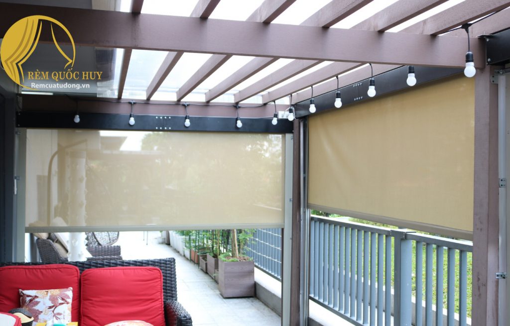 Lắp đặt rèm ngoài trời theo kích thước thực tế