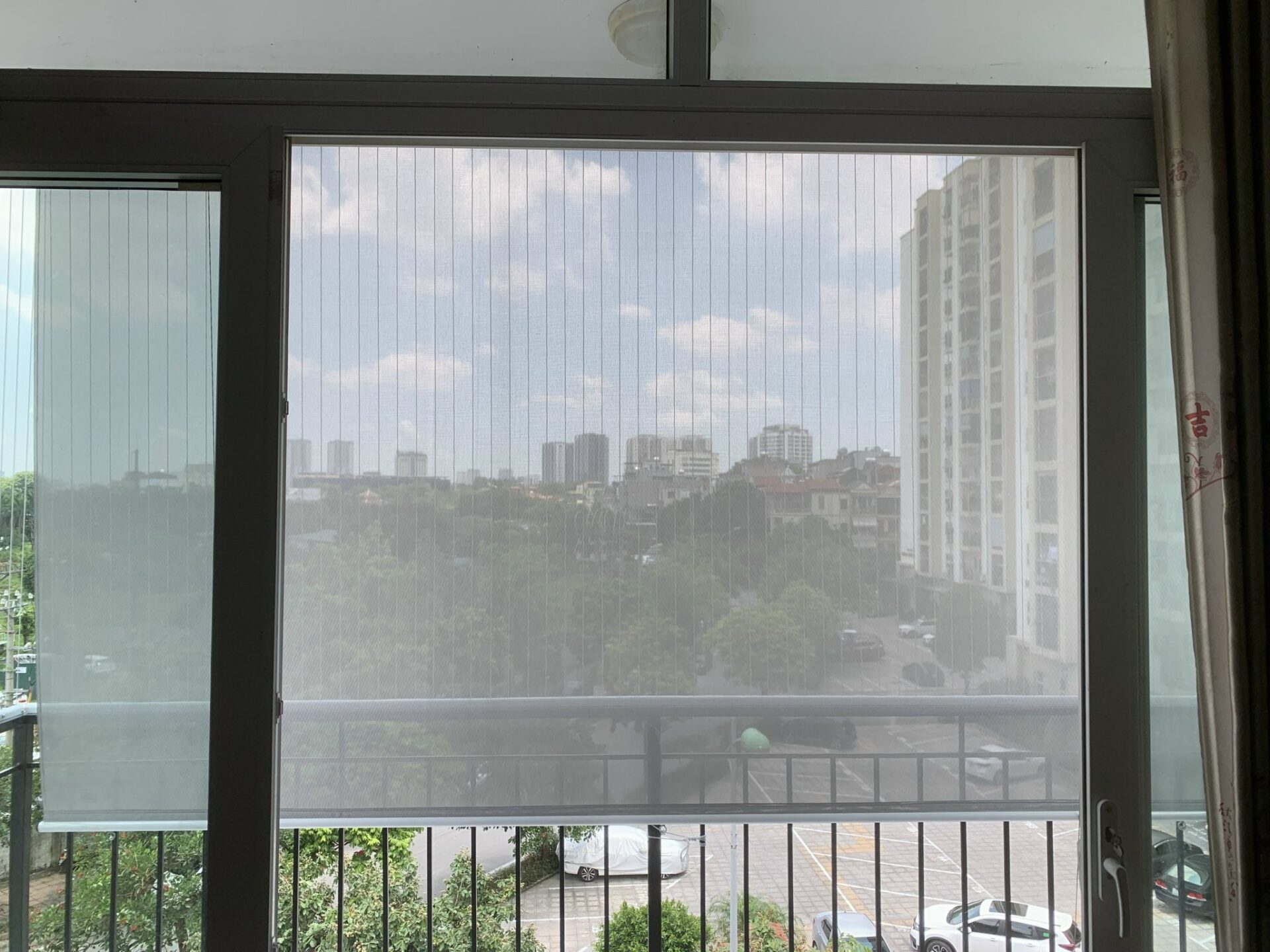Rèm nhựa cuốn ngoài trời thiết kế cuốn gọn tiện lợi