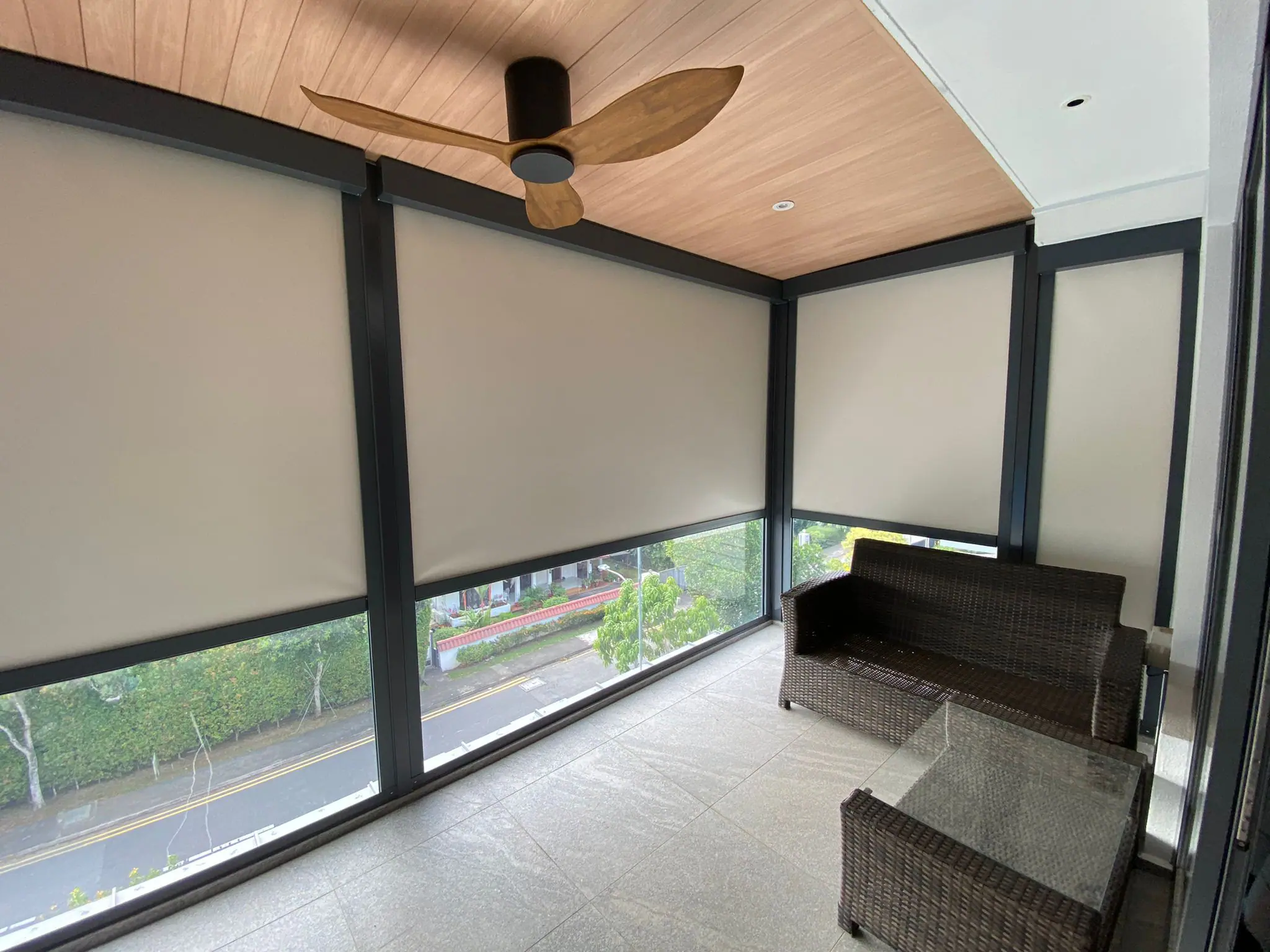 rèm Zip Screen cao cấp cho kiến trúc villa hiện đại