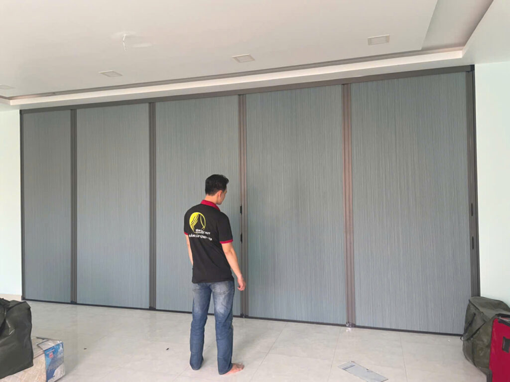 mẫu rèm ngăn phòng khách hiện đại tối giản