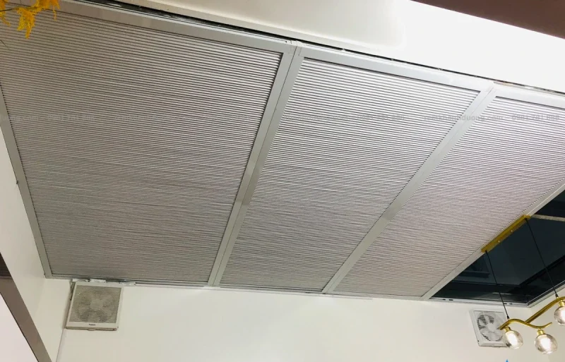 Hệ thống rèm trần tự động nhà phố hiện đại