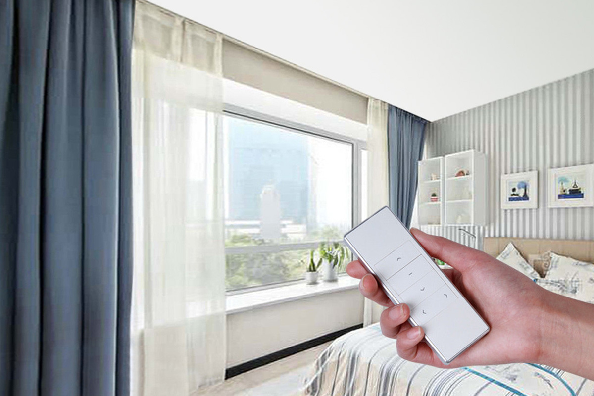 Hệ thống rèm tự động gồm động cơ điện và ray rèm cho cửa kính