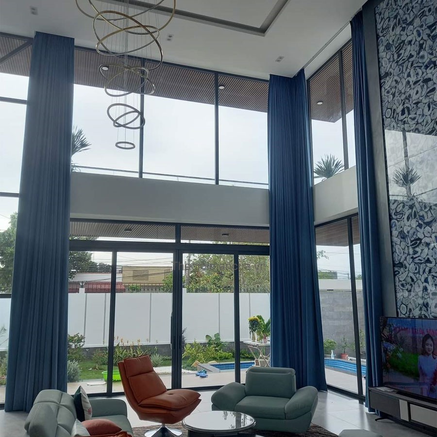 Lắp đặt rèm tự động thông tầng cho phòng khách trần cao