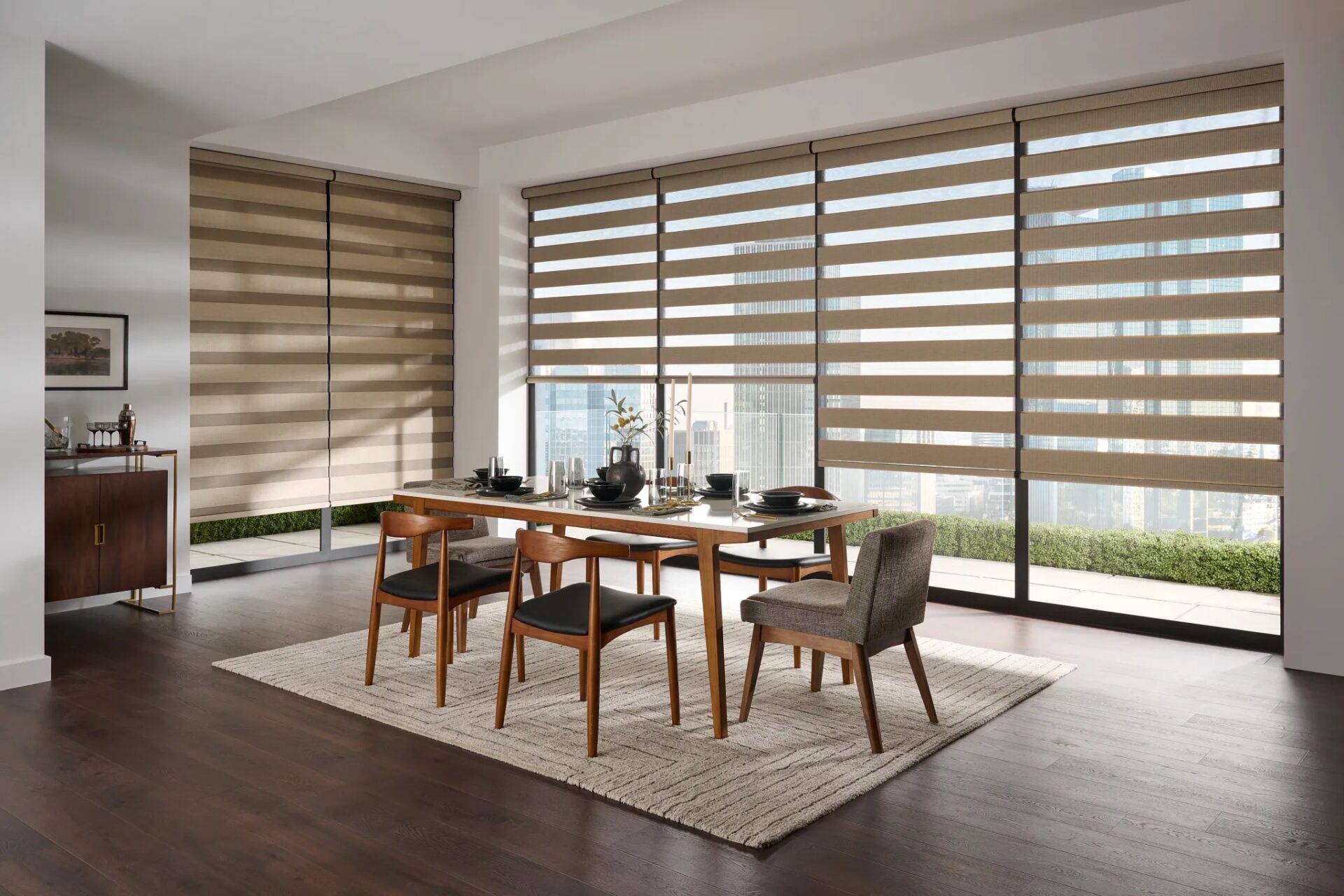 Rèm cầu vồng tự động trang trí cửa sổ căn hộ hiện đại
