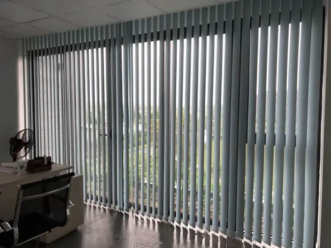 Rèm tự động có bền không khi sử dụng hệ ray chắc chắn và lắp đặt đúng kỹ thuật