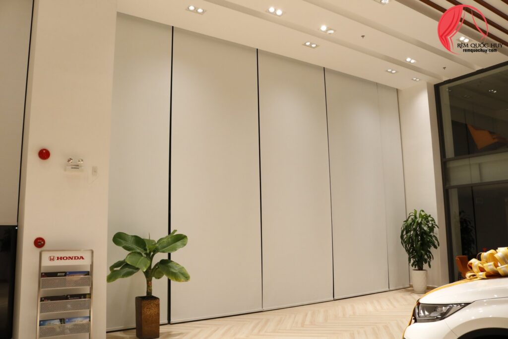 Rèm tự động phòng khách điều khiển bằng điện thoại và remote tiện lợi